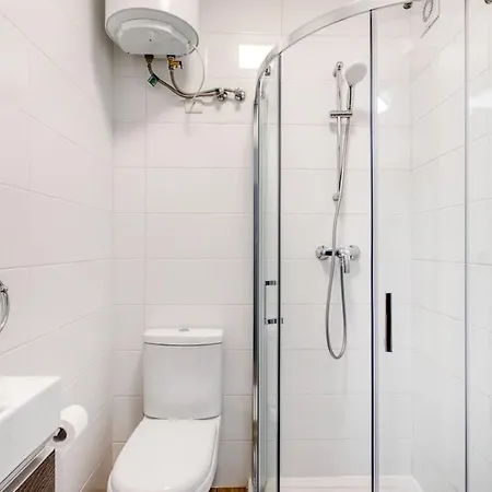 Apartment With Balcony And Easy Access To Main Towns *