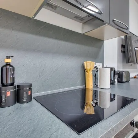 With Balcony And Easy Access To Main Towns Appartement