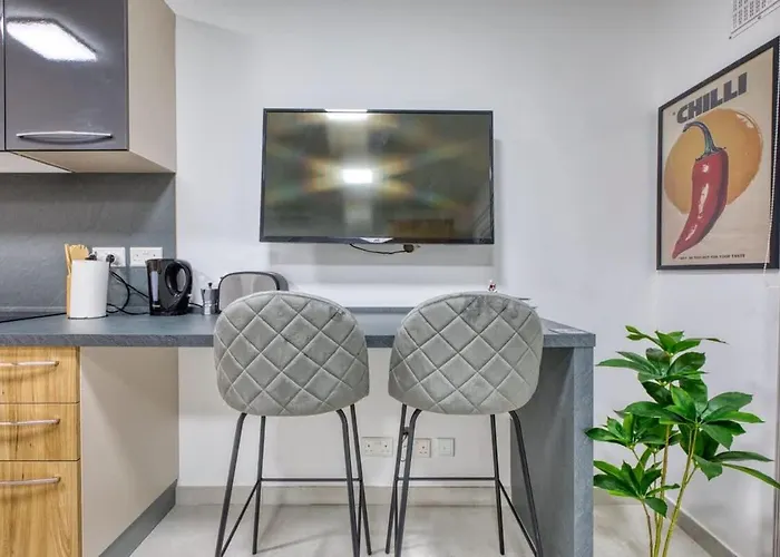 With Balcony And Easy Access To Main Towns Appartement