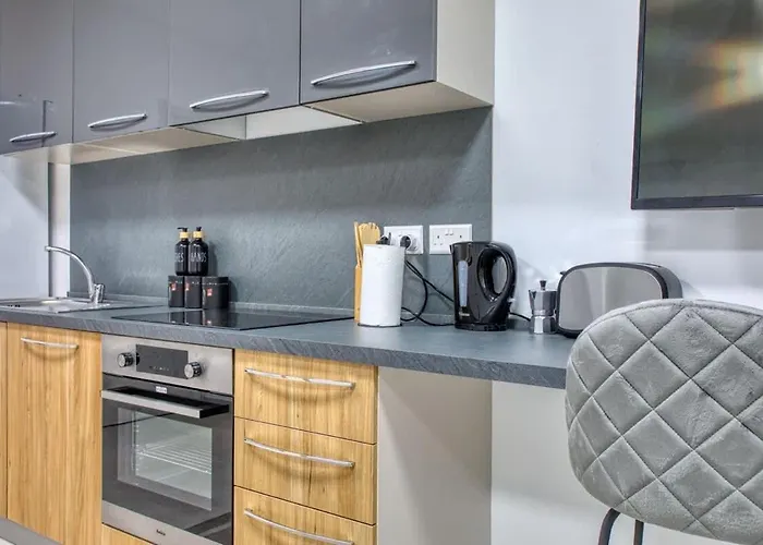 With Balcony And Easy Access To Main Towns Appartement *