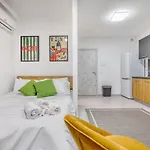 With Balcony And Easy Access To Main Towns Apartamento *