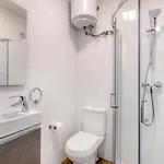With Balcony And Easy Access To Main Towns Apartamento