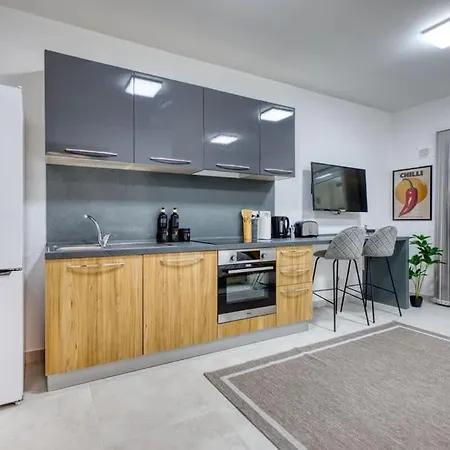 Bright Studio With Private Balcony ,15 Min To Valletta Apartmán *
