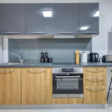 Bright Studio With Private Balcony ,15 Min To Valletta