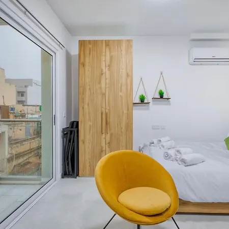 Bright Studio With Private Balcony ,15 Min To Valletta * Tal Guardamangia