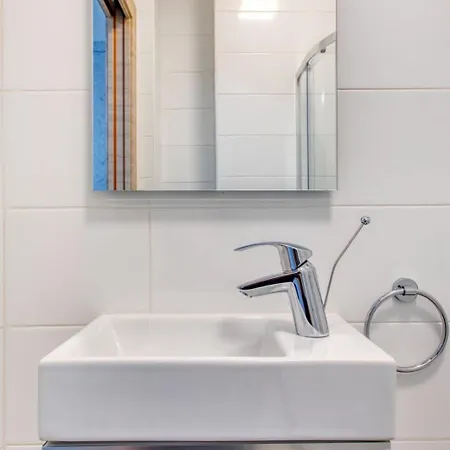 Bright Studio With Private Balcony ,15 Min To Valletta