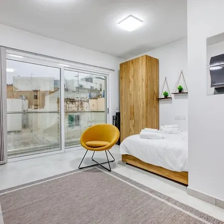 Bright Studio With Private Balcony ,15 Min To Valletta Apartmán *