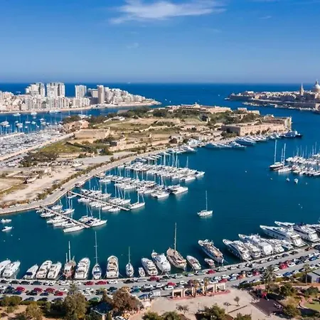 Bright With Private Balcony ,15 Min To Valletta Appartement
