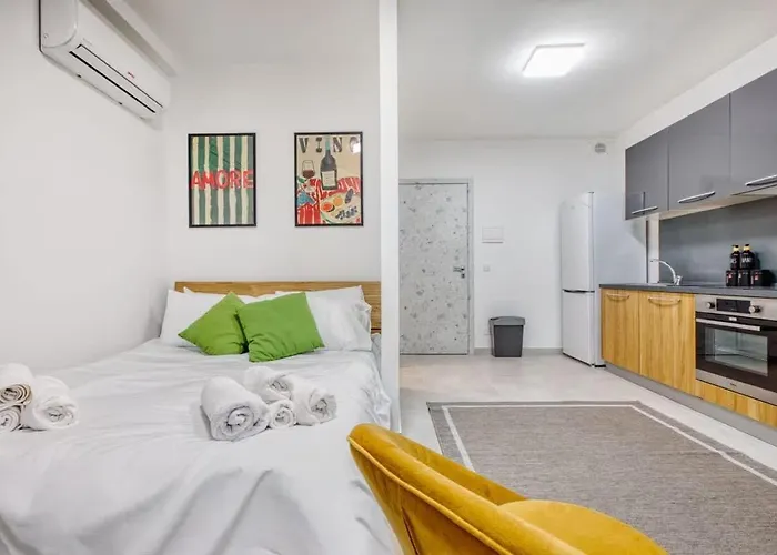 With Balcony And Easy Access To Main Towns Διαμέρισμα *