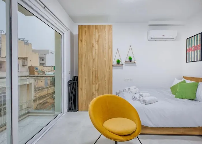 With Balcony And Easy Access To Main Towns * Tal Guardamangia