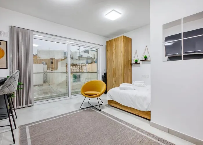 With Balcony And Easy Access To Main Towns Διαμέρισμα *